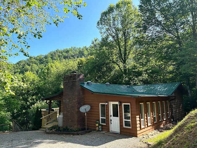 Sunburst Hideaway by Pigeon River, Lake Logan
