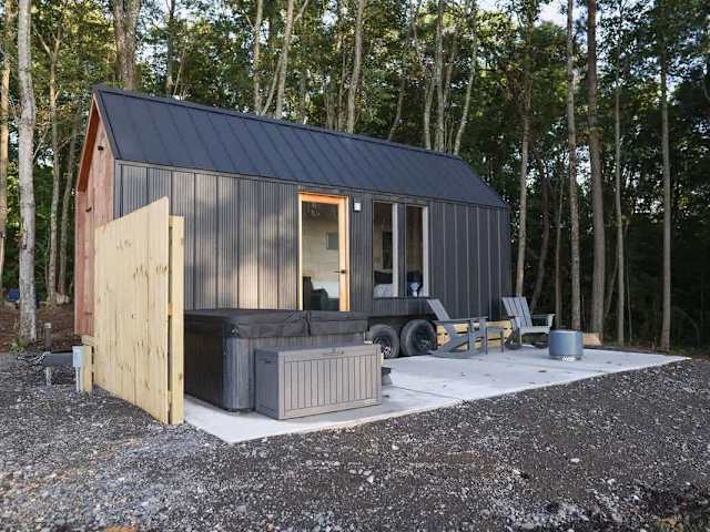 Little Rock City - Tiny Home with Mountain Views