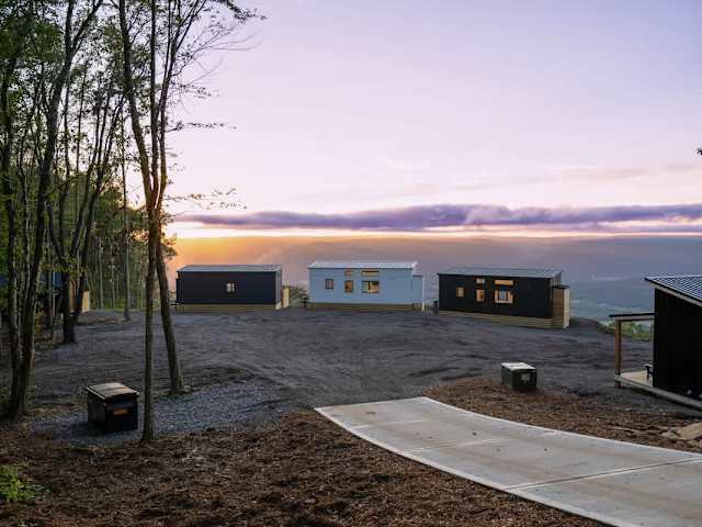 Leda - Tiny Home with Mountain Views