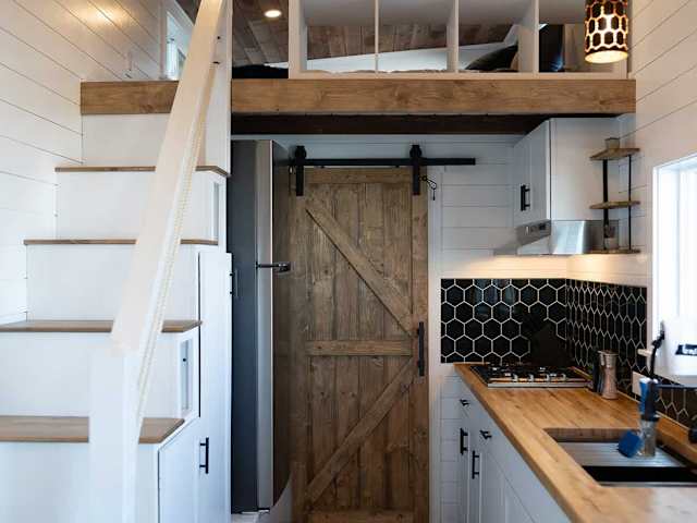 Leda - Tiny Home with Mountain Views