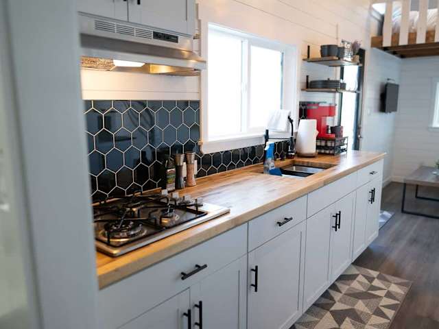 Leda - Tiny Home with Mountain Views
