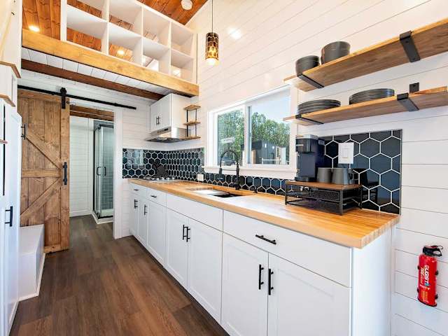 Leda - Tiny Home with Mountain Views