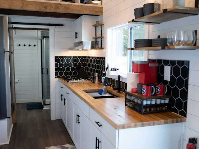 Leda - Tiny Home with Mountain Views