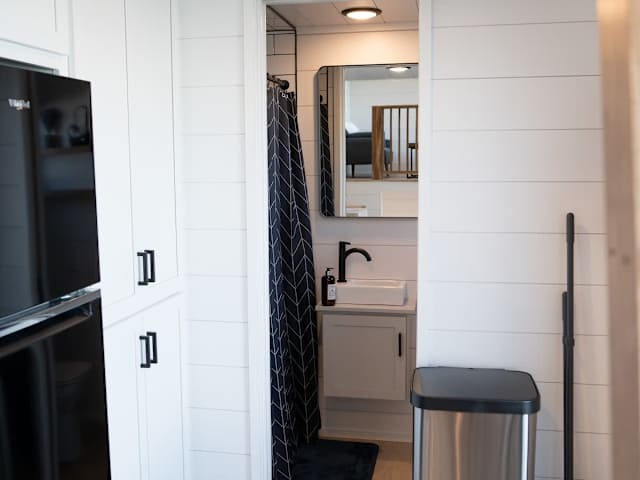Reels Cove - Tiny Home with Mountain Views