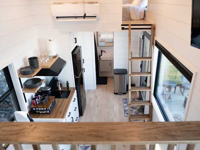Reels Cove - Tiny Home with Mountain Views