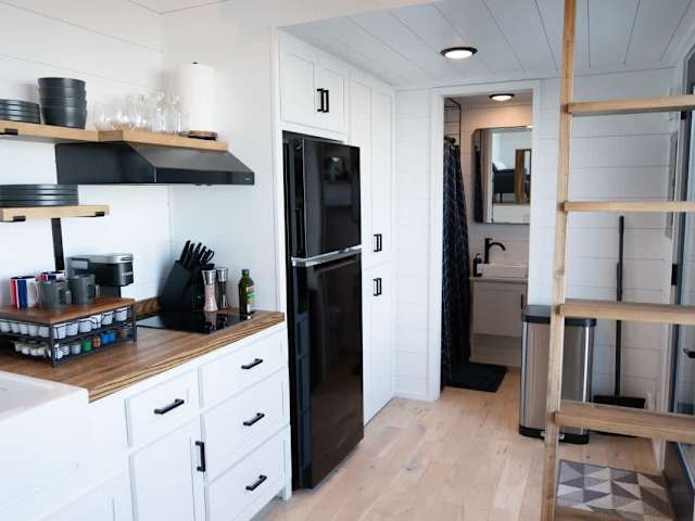Reels Cove - Tiny Home with Mountain Views
