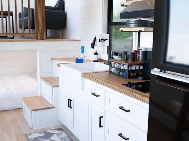 Reels Cove - Tiny Home with Mountain Views