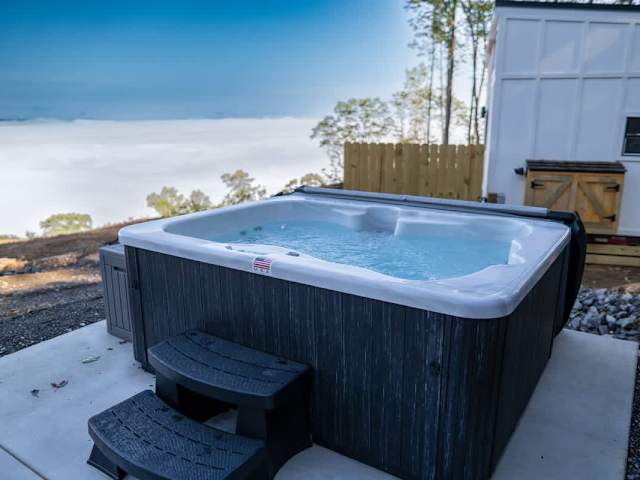 Reels Cove - Tiny Home with Mountain Views