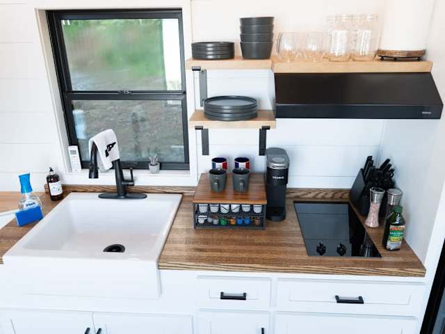 Reels Cove - Tiny Home with Mountain Views