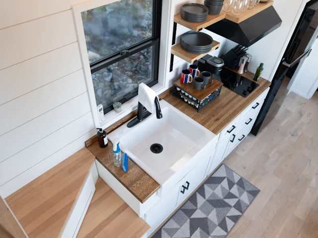 Reels Cove - Tiny Home with Mountain Views