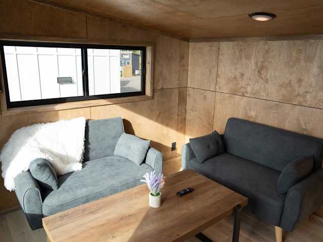 Tennessee Wall - Tiny Home with Mountain Views