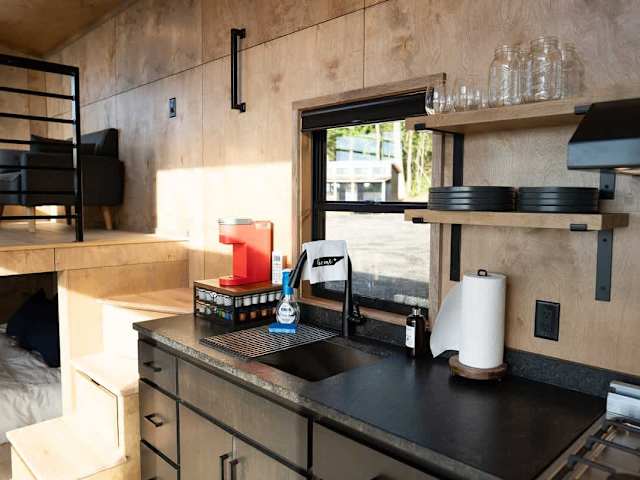 Tennessee Wall - Tiny Home with Mountain Views