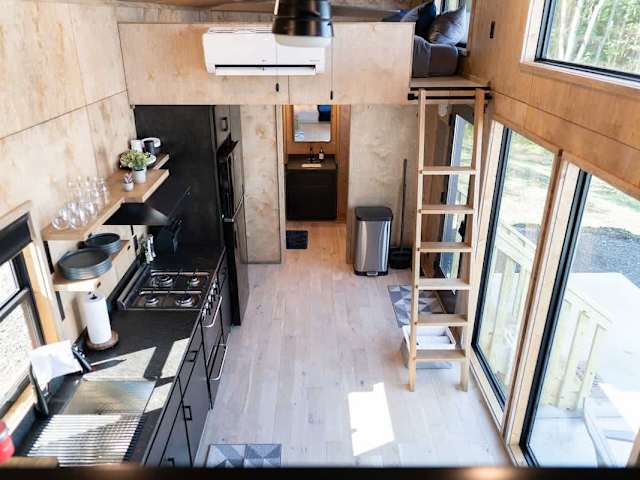 Tennessee Wall - Tiny Home with Mountain Views