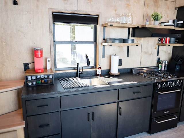 Tennessee Wall - Tiny Home with Mountain Views