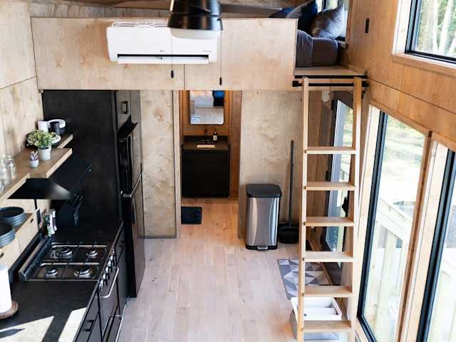 Tennessee Wall - Tiny Home with Mountain Views
