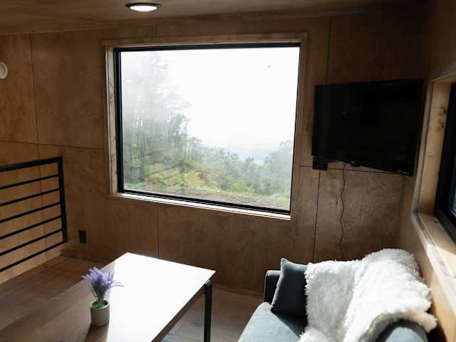 Tennessee Wall - Tiny Home with Mountain Views