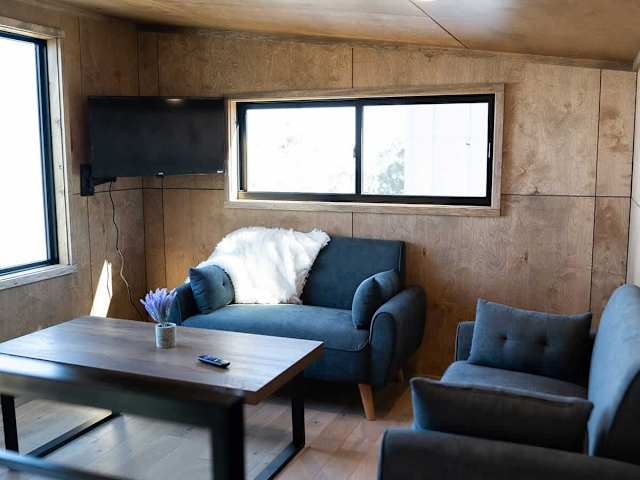 Tennessee Wall - Tiny Home with Mountain Views