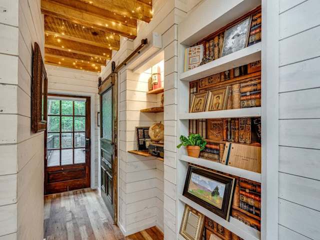 Charming entryway space