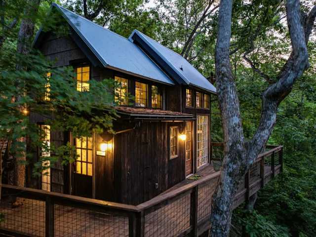 Our charming treehouse