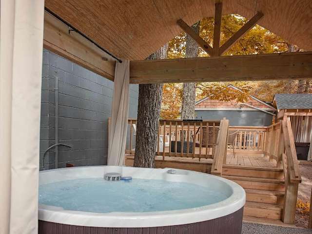 Private hot tub