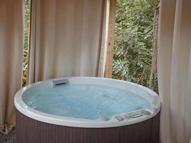 Private hot tub
