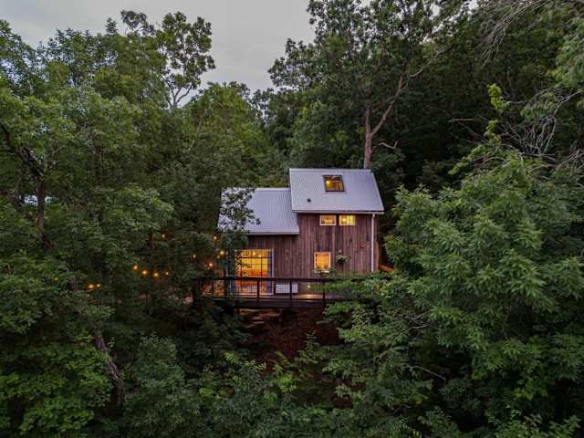 Welcome to Redbud Treehouse!