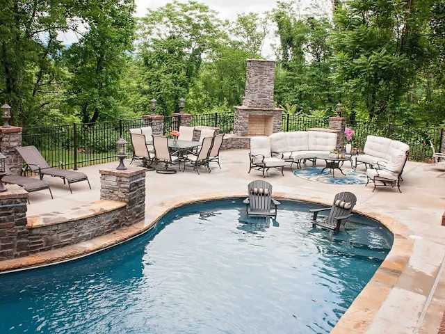 Pool shared with 2 other homes.