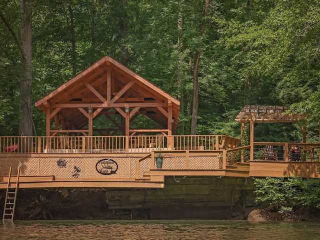 Shared pavilion and dock with direct access to the Ocoee River