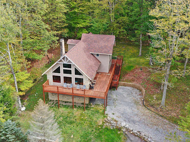 Almost Heaven, a 6-bedroom Blue Maple cabin in Terra Alta, WV