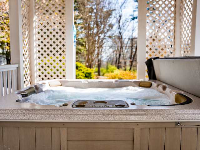 Shared Hot Tub | Lookout Mountain Inn