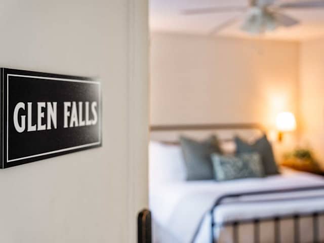 Glenn Falls Room | Lookout Mountain Inn