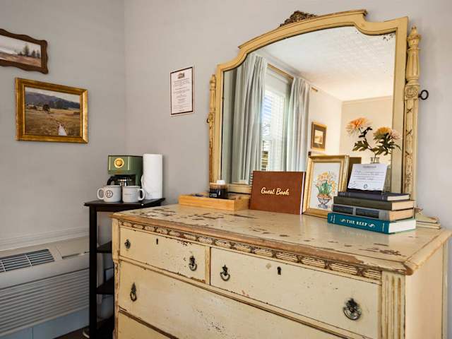 Glenn Falls Room | Lookout Mountain Inn