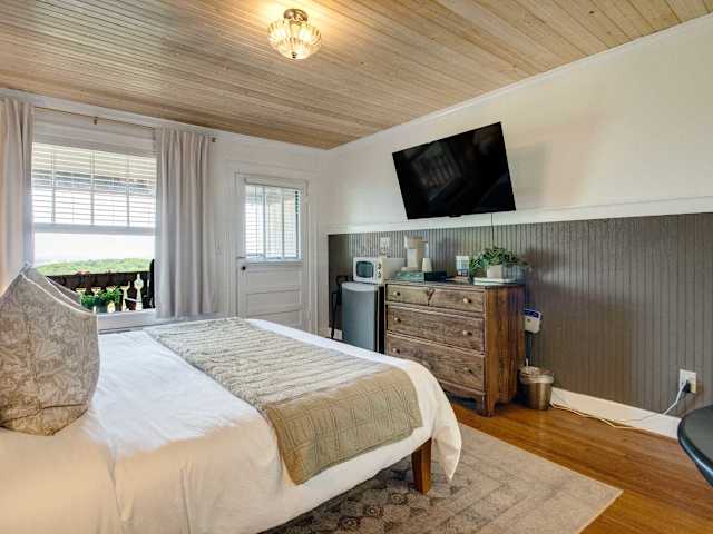 King Room Five 