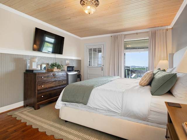 King Room Eight 