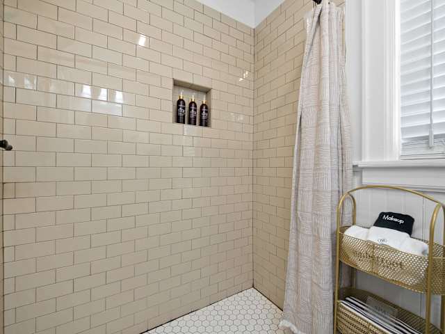 King Room Eight 