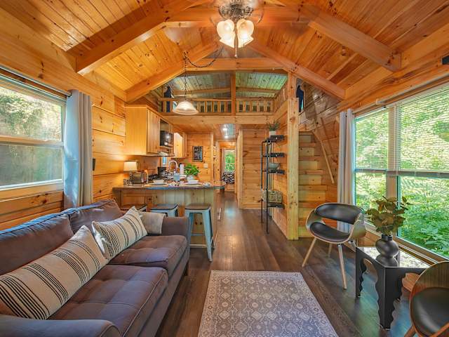 Thomas Cabin