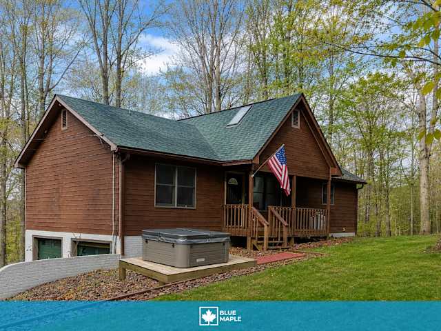 Huckleberry Hill, a 3-bedroom Blue Maple cabin in Harpers Ferry, WV