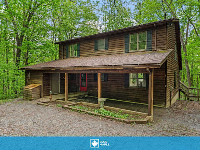Bear's Den, a 5-bedroom Blue Maple cabin in Berkeley Springs, WV