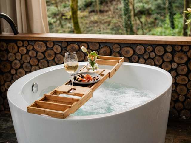 Outdoor soaking tub