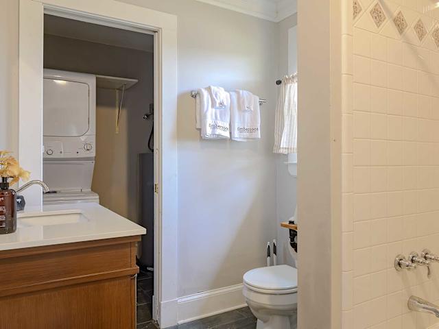 Bathroom/Laundry Room