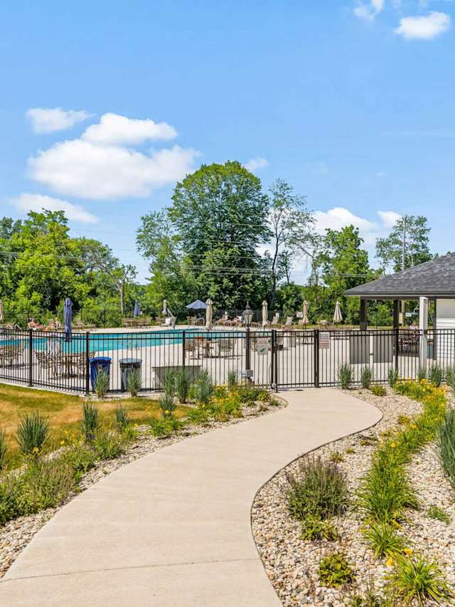 Pools & Hot Tubs