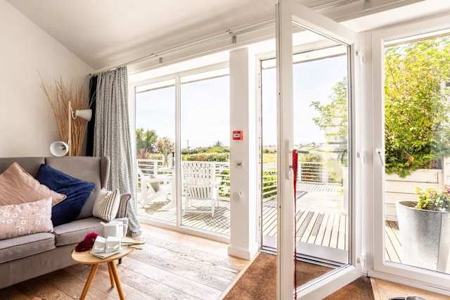Owain’s Lake View : 1‑Bed Lakeside Apartment