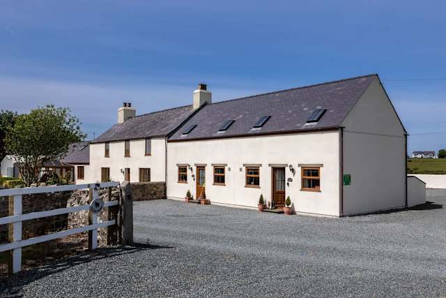 The Granary : Cosy 2-Bed Cottage Llanfaelog