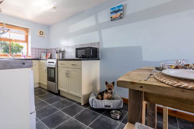 The Granary : Cosy 2-Bed Cottage Llanfaelog