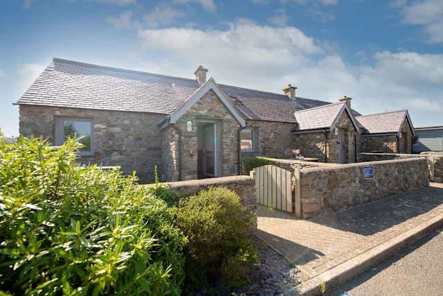 Bwthyn Dwynwen: A two bed, pet-friendly cottage in Aberffraw