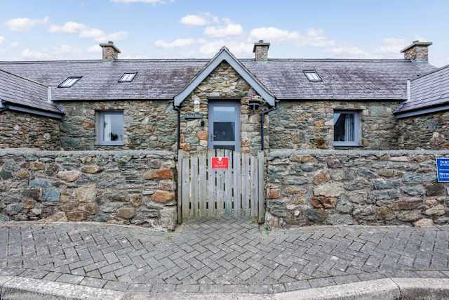 Bwthyn Siwan: Two bedroom, pet-friendly holiday cottage
