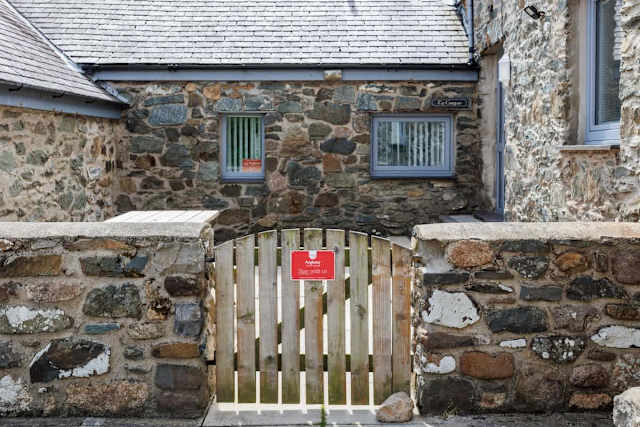 Ty Cwyfan: 3‑Bed Apartment Aberffraw