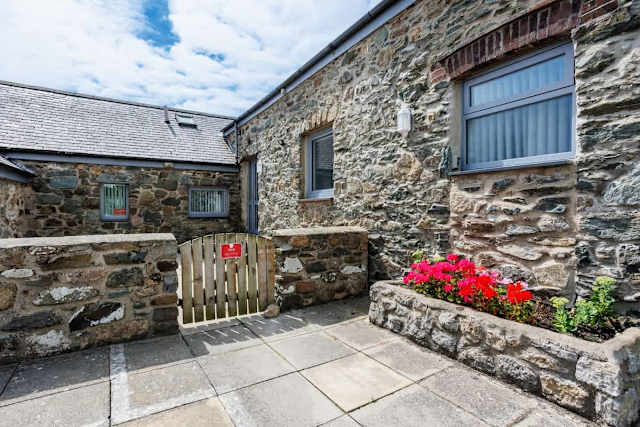 Ty Cwyfan: 3‑Bed Apartment Aberffraw