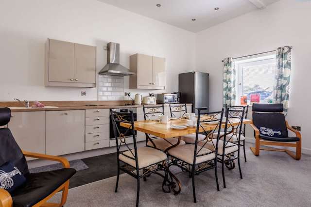 Ty Cwyfan: 3‑Bed Apartment Aberffraw