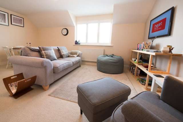 Bryns Eglwys: Pet-friendly two bed holiday apartment in Rhosneigr